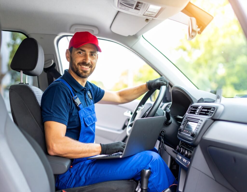 Firefly_Photo ultra-réaliste, carré 1-1. Mécanicien mobile, homme caucasien ~45 ans, polo ble 4893