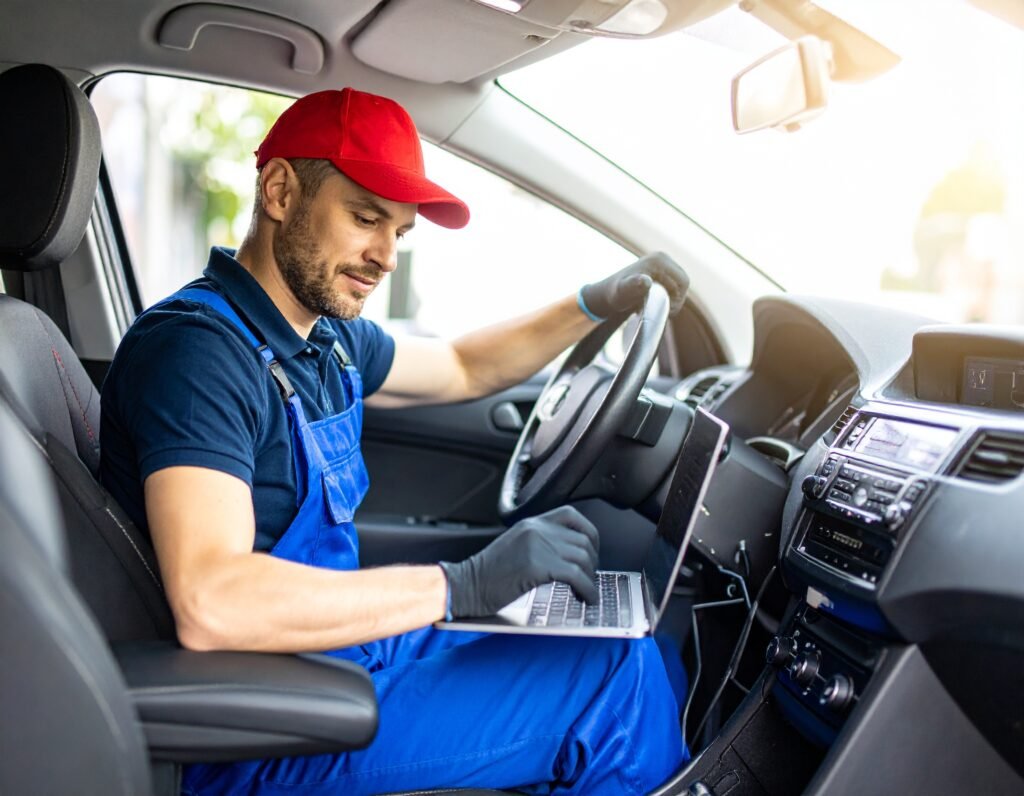 Firefly_Photo ultra-réaliste, carré 1-1. Mécanicien mobile, homme caucasien ~45 ans, polo ble 837657