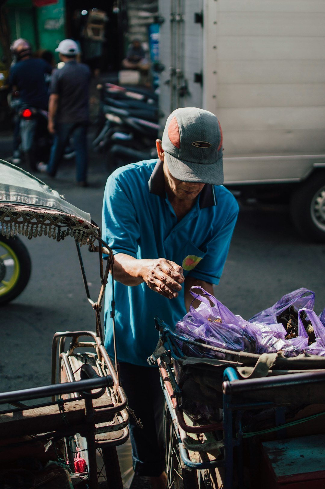 a-man-in-a-blue-shirt-uc44sqi3ies
